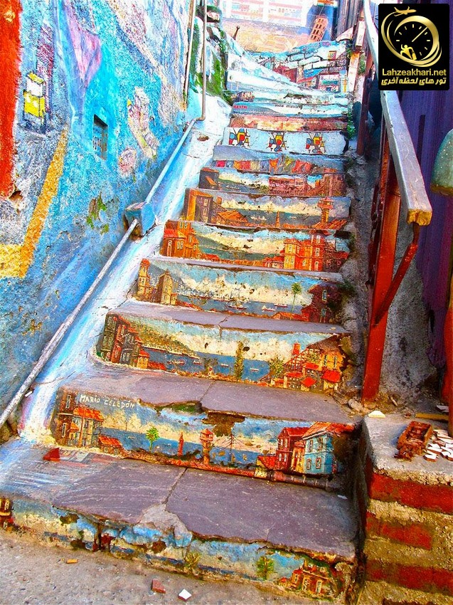 پله های رنگی در والپارایزو شیلی